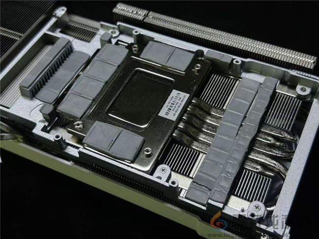 影驰 GeForce RTX 5070 Ti 金属大师 OC评测：DLSS 4超强发挥(图17)